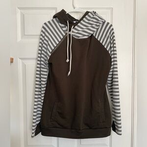 Via Jay Women’s Small Striped Sleeve Hooded Pullover Hunter Green, White, Gray